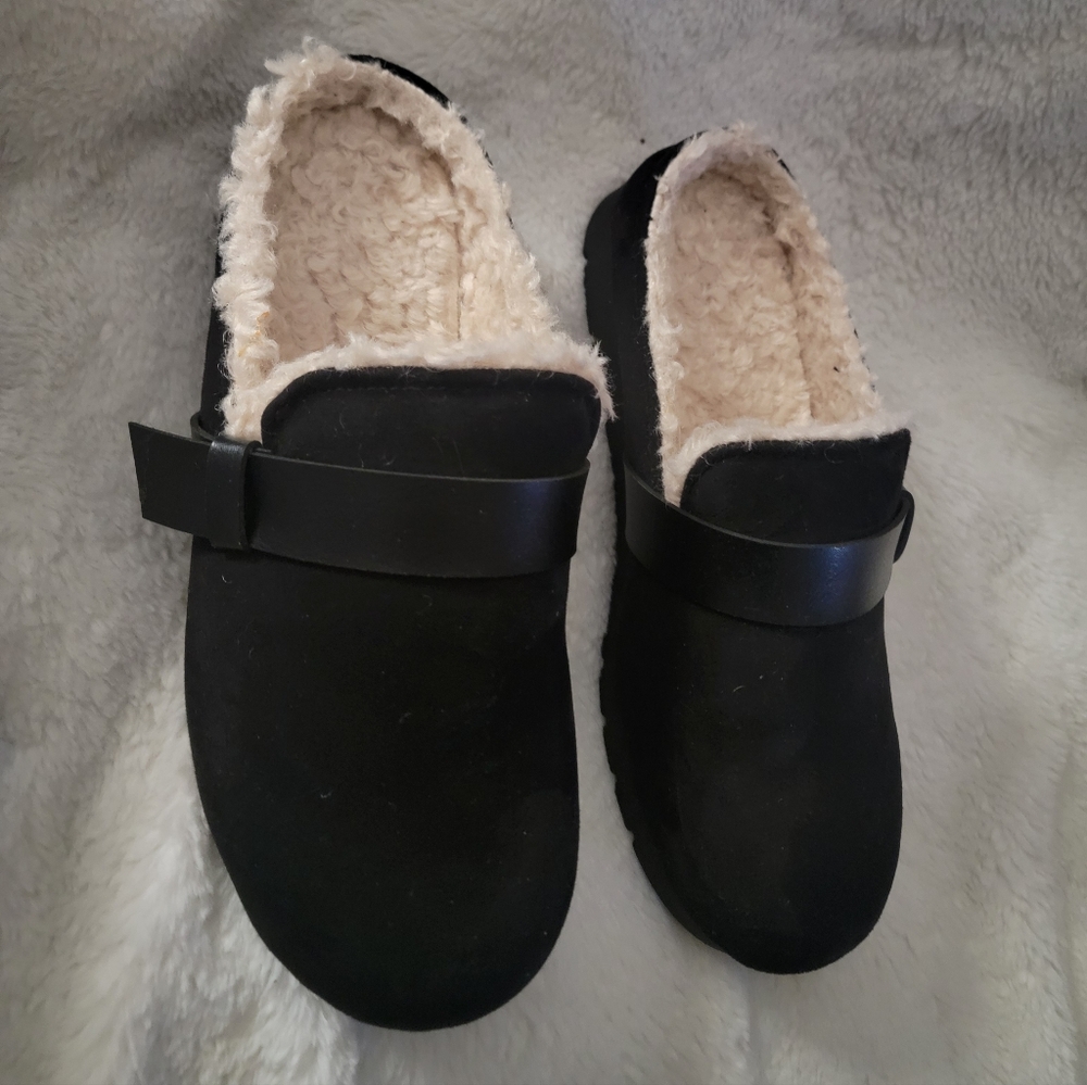 Amazon Essentials Black Slip-On Clogs - image 2